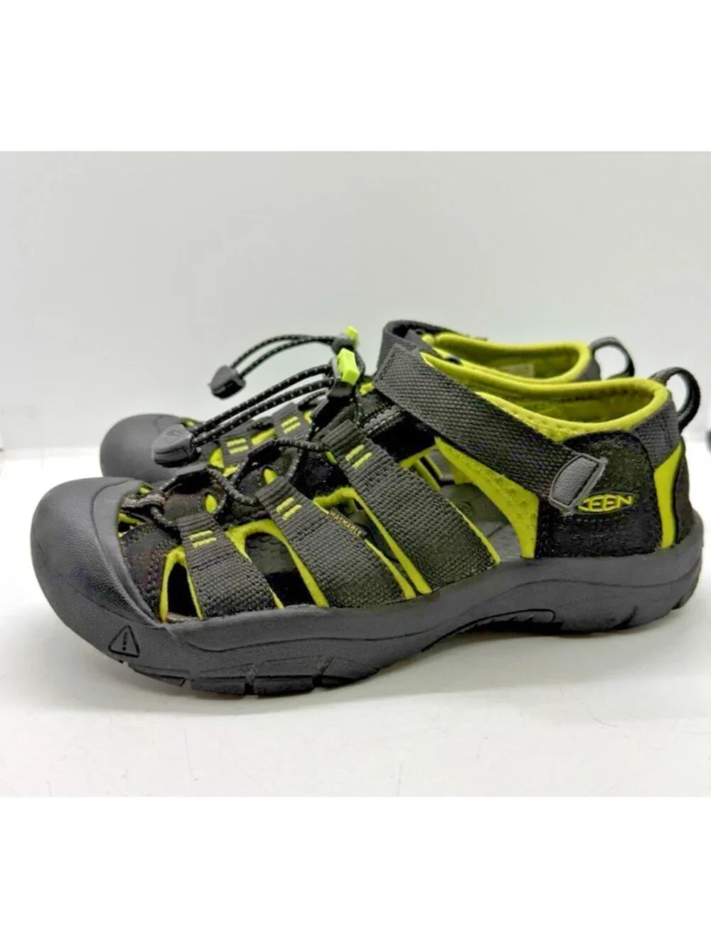 Keen Newport H2 Black Neon Green Hiking Sports Sandals Big Kids Youth 4 US 36 EU